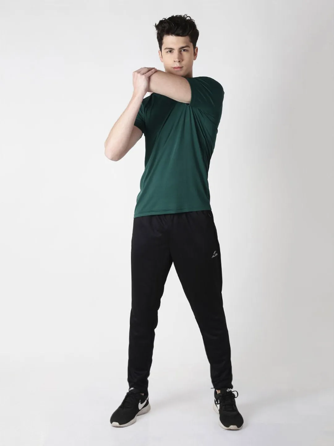 Alcis Men Green Solid Round Neck T-shirt