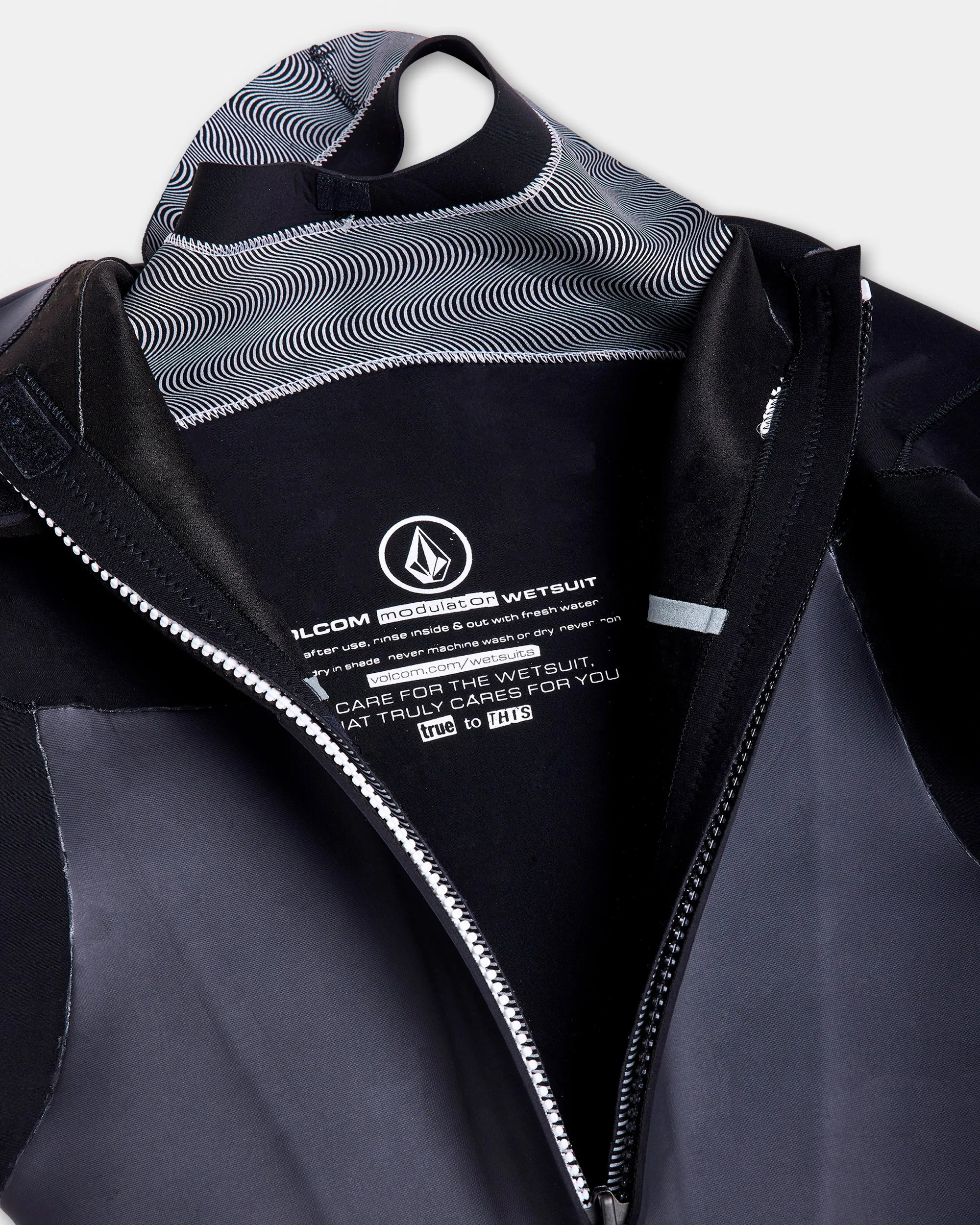 Combinaison de Surf Modulator Intégrale 3/2 mm Manches Longues Zippée au Dos - BLACK