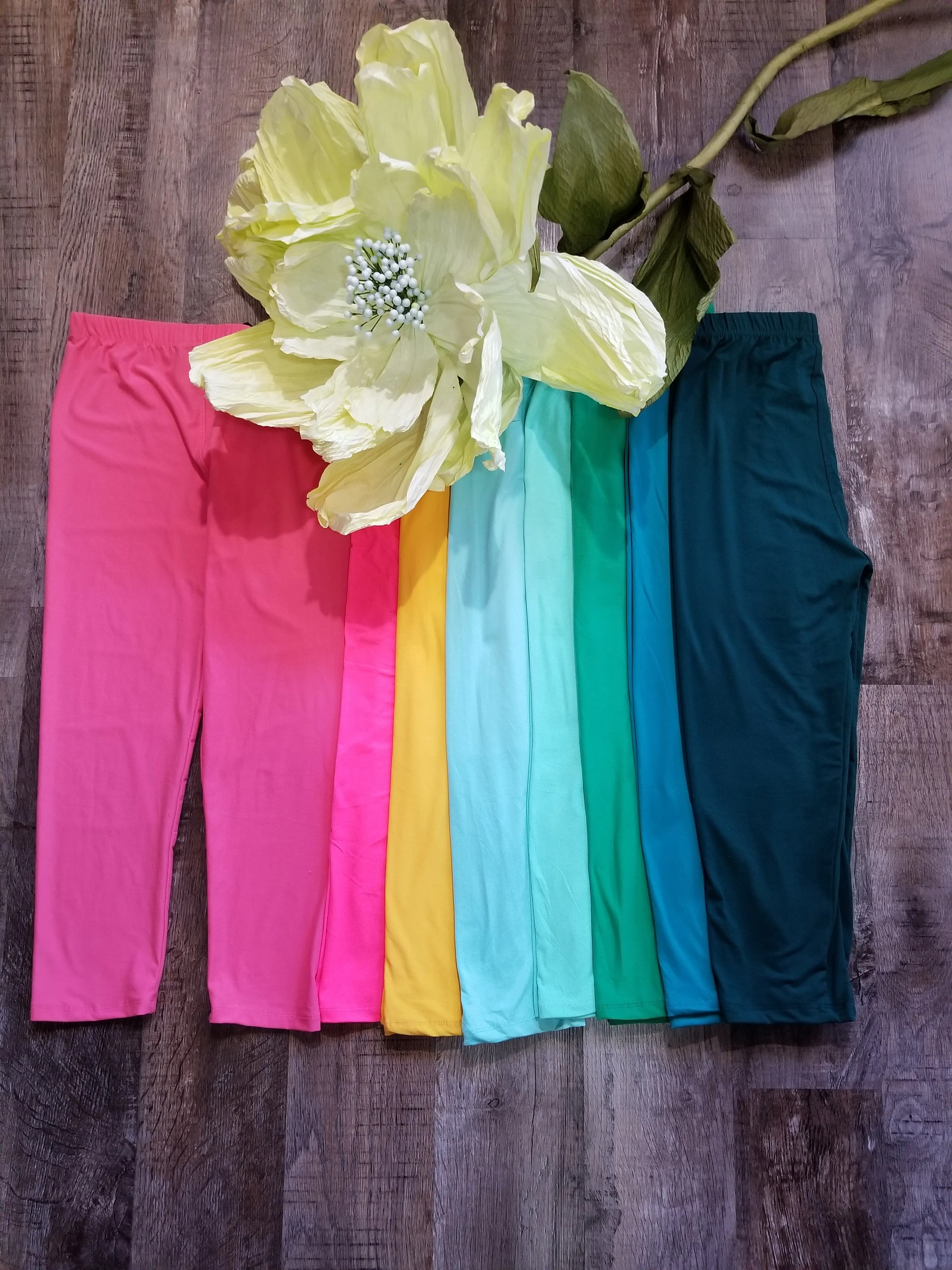 FINAL SALE was $16.99 - One Size REGULAR Peach Fuzz Legging Capri Length