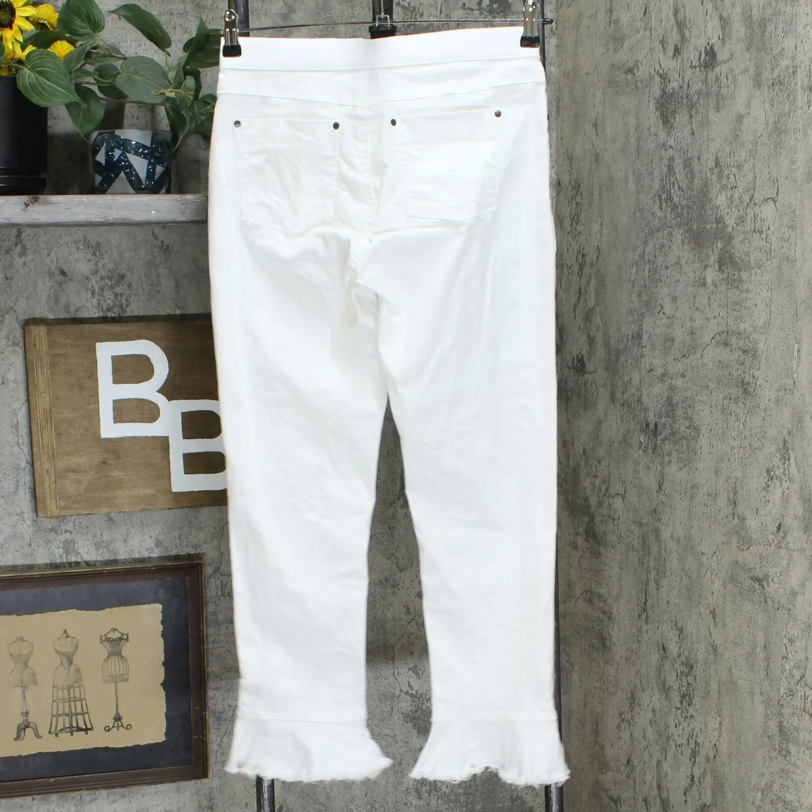 HUE Women's Tulip Flare Hem Denim Skimmer Leggings White Medium