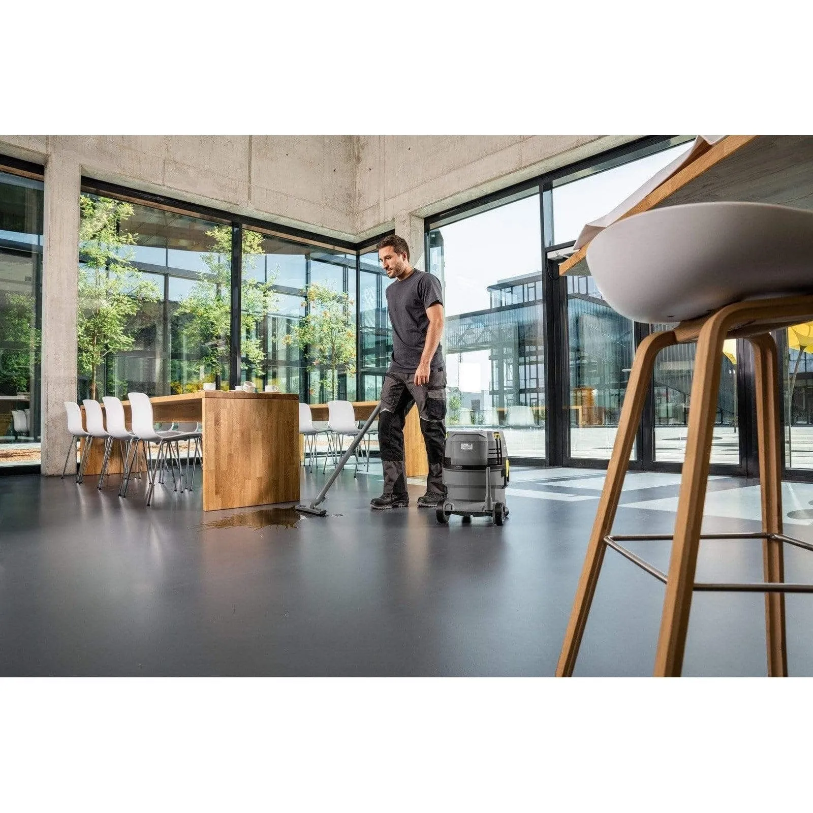 Karcher Battery-operated Wet and Dry Vacuum Cleaner - NT 22/1 Ap Bp Pack L
