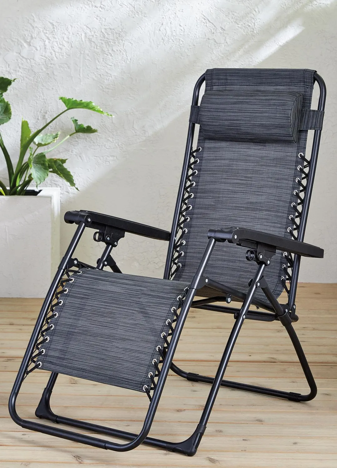 New Mainstays Zero Gravity Chair in Black! All weather design! Kick back & relax, it doesn't get any more comfortable & relaxing than this!