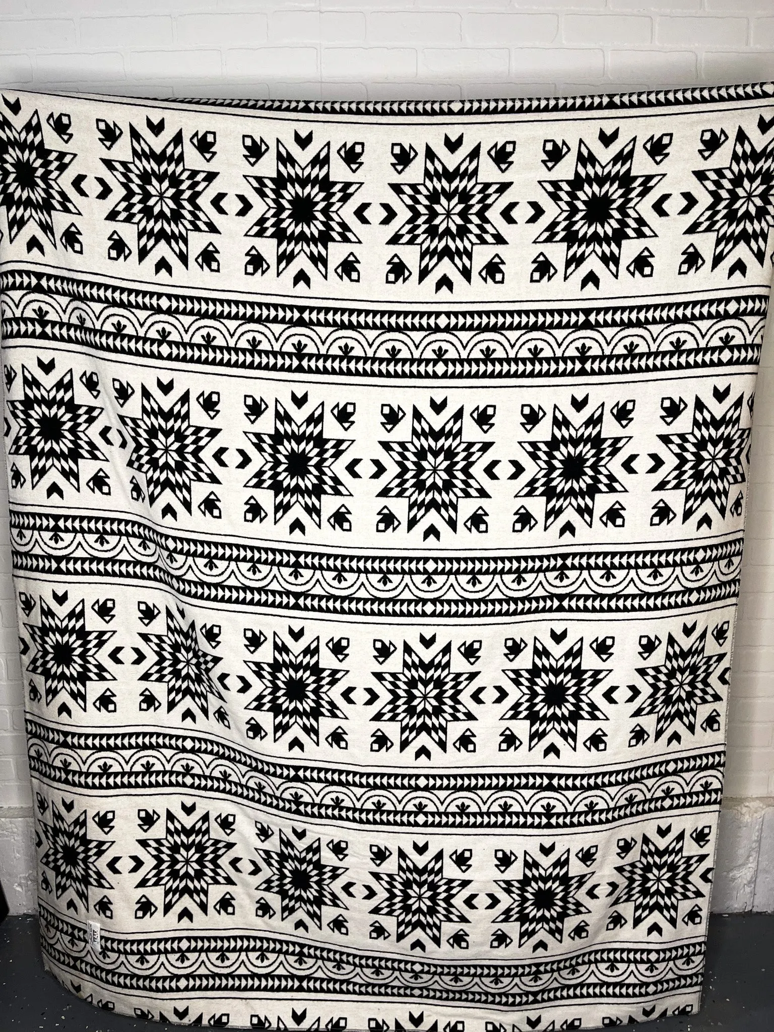 POLAR - Human Throw Blanket