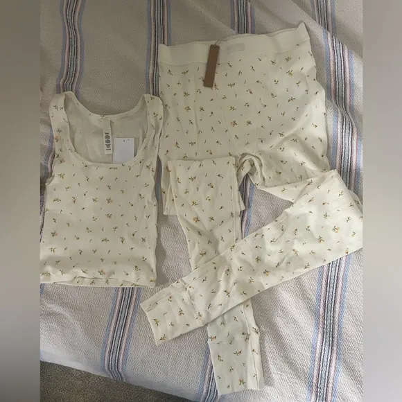 Skims marigold cotton rib leggings and tank set. Size S. NWT.