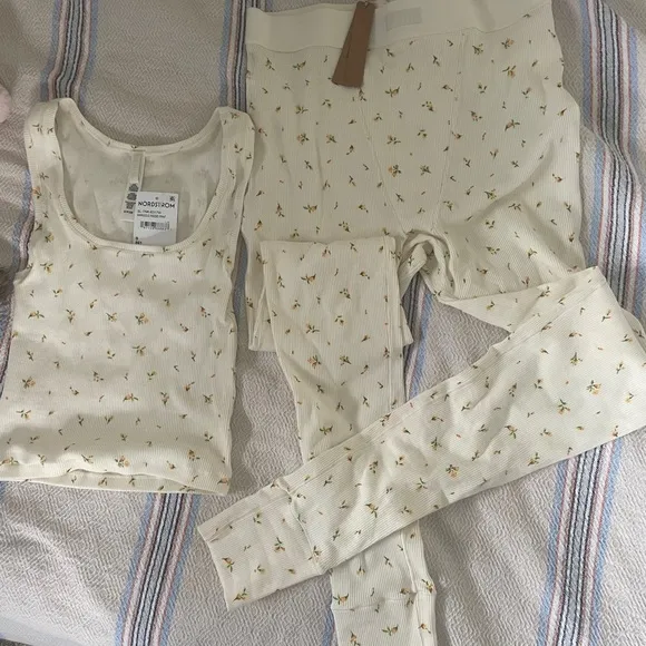 Skims marigold cotton rib leggings and tank set. Size S. NWT.