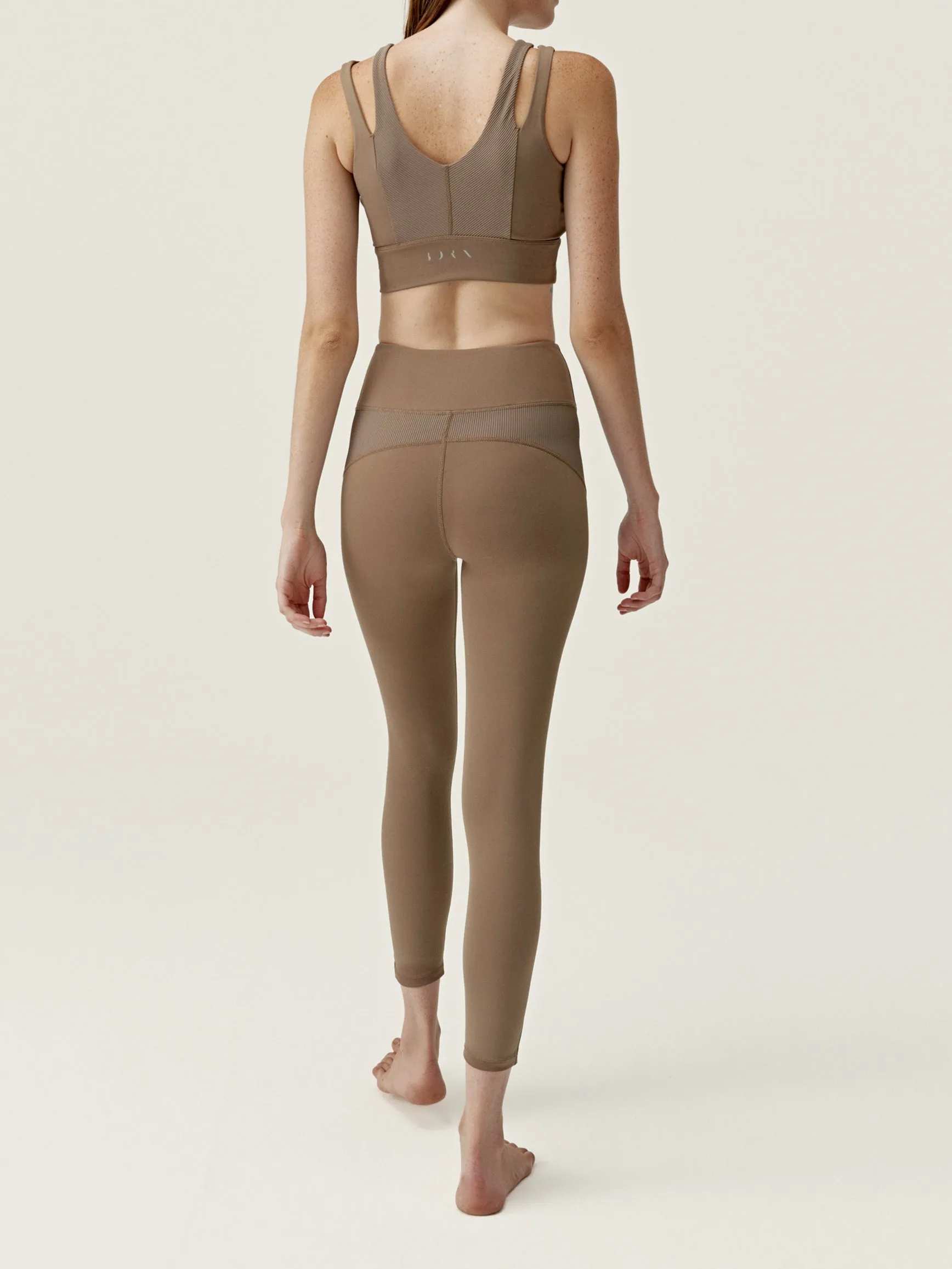 Top Reka Walnut