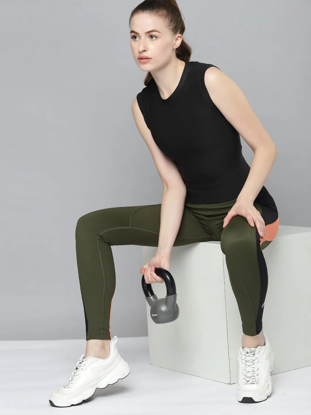 Women's Black Solid Slim Fit Quick Dry Crop T-shirt
