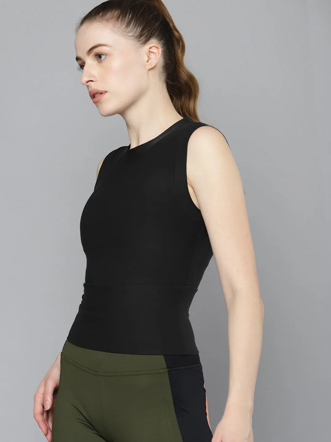 Women's Black Solid Slim Fit Quick Dry Crop T-shirt