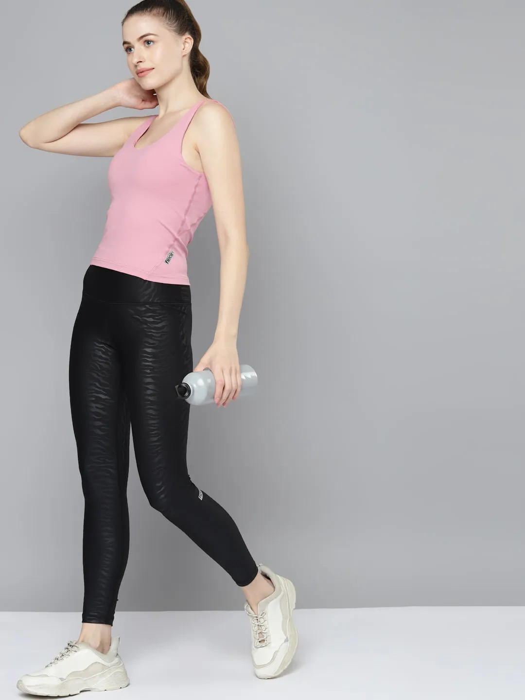 Women's Pink Solid Slim Fit Inbuilt Sports Bra Quick Dry T-shirt
